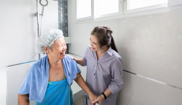 7 Tips to Get Someone with Dementia to Shower â DailyCaring