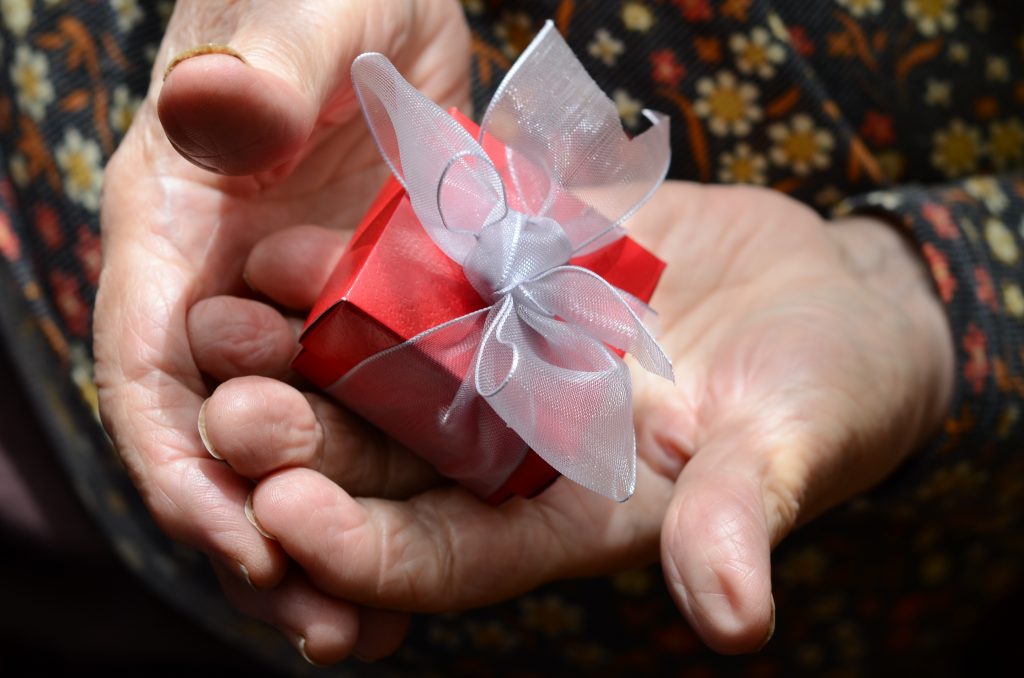 Christmas gift ideas for someone with Alzheimer