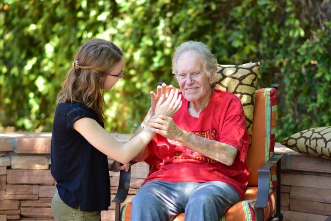 How nonprofits are helping Arizonans with dementia