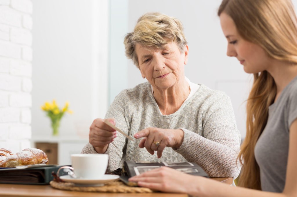 How to Help and Support a Parent with Dementia