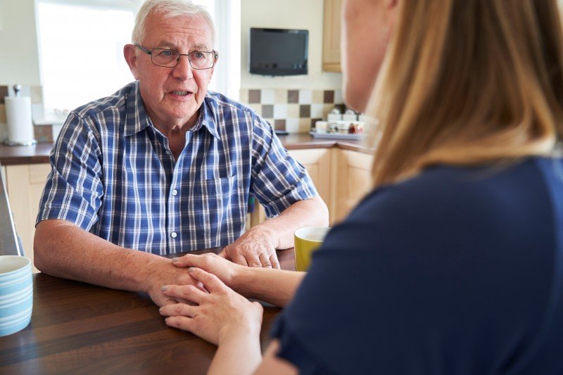 How to Talk to Your Parents About Dementia