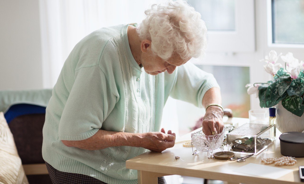 New guidelines aim to help people with dementia stay safe ...