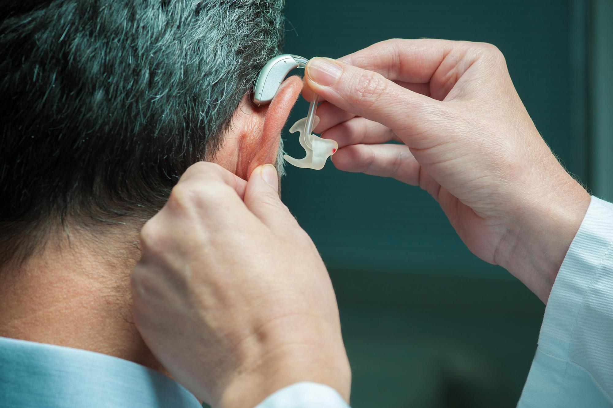 New study finds wearing hearing aid could also help protect the brain ...